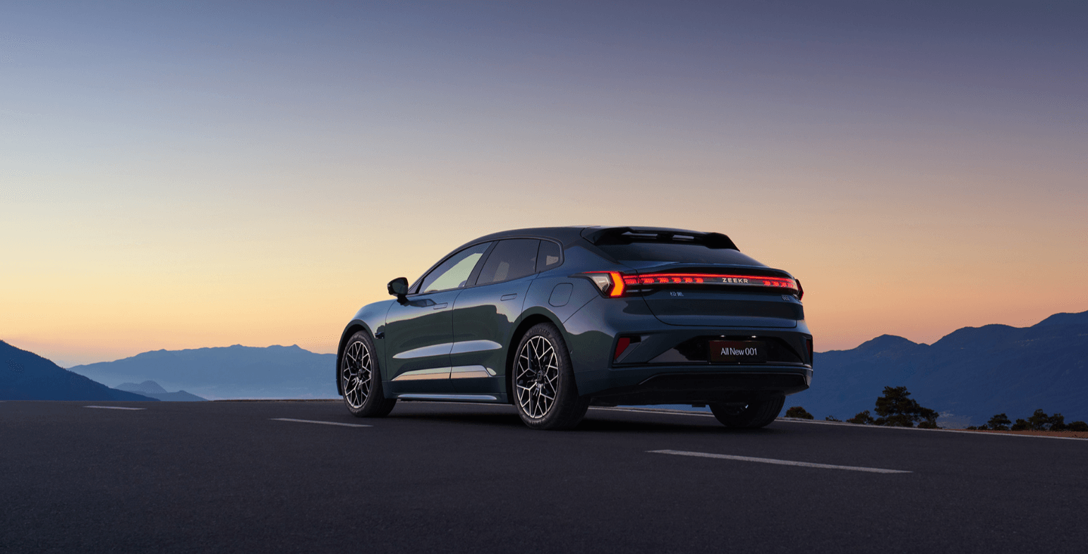 Là một thương hiệu sản xuất xe thuần điện hạng sang quy tụ đội ngũ kỹ sự và thiết kế tài năng cùng tiềm lực công nghệ vượt trội để tạo ra mẫu xe Zeekr 001 công nghệ thông minh và tiên tiến.